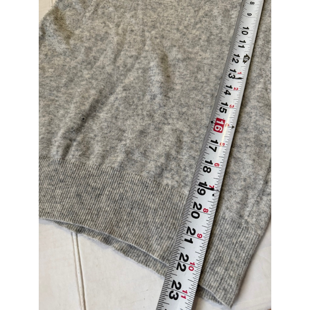 Women's J.CREW Gray Crew Neck Sweater with Yellow Pear Graphic XS - Picture 7 of 7
